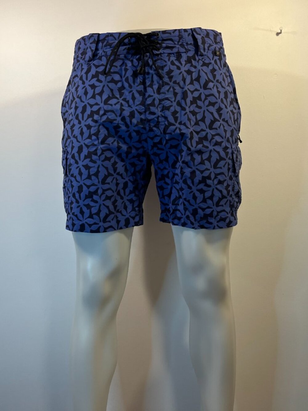 Victorinox Men's Swiss Army Blue Pattern Swim Trunks – Men's Medium - Picture 2 of 8